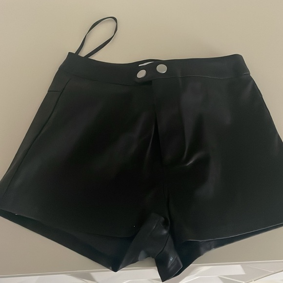 NWOT superdown Shawn Faux Leather Moto Short - Black - XS - Picture 6 of 9